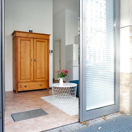 Swine By Rockchair Apartments L Superhost Status L Cozy Family & Business Flair In City Center "Mitte" Modern Studio Boxspringbed Welcomes You! Βερολίνο Εξωτερικό φωτογραφία