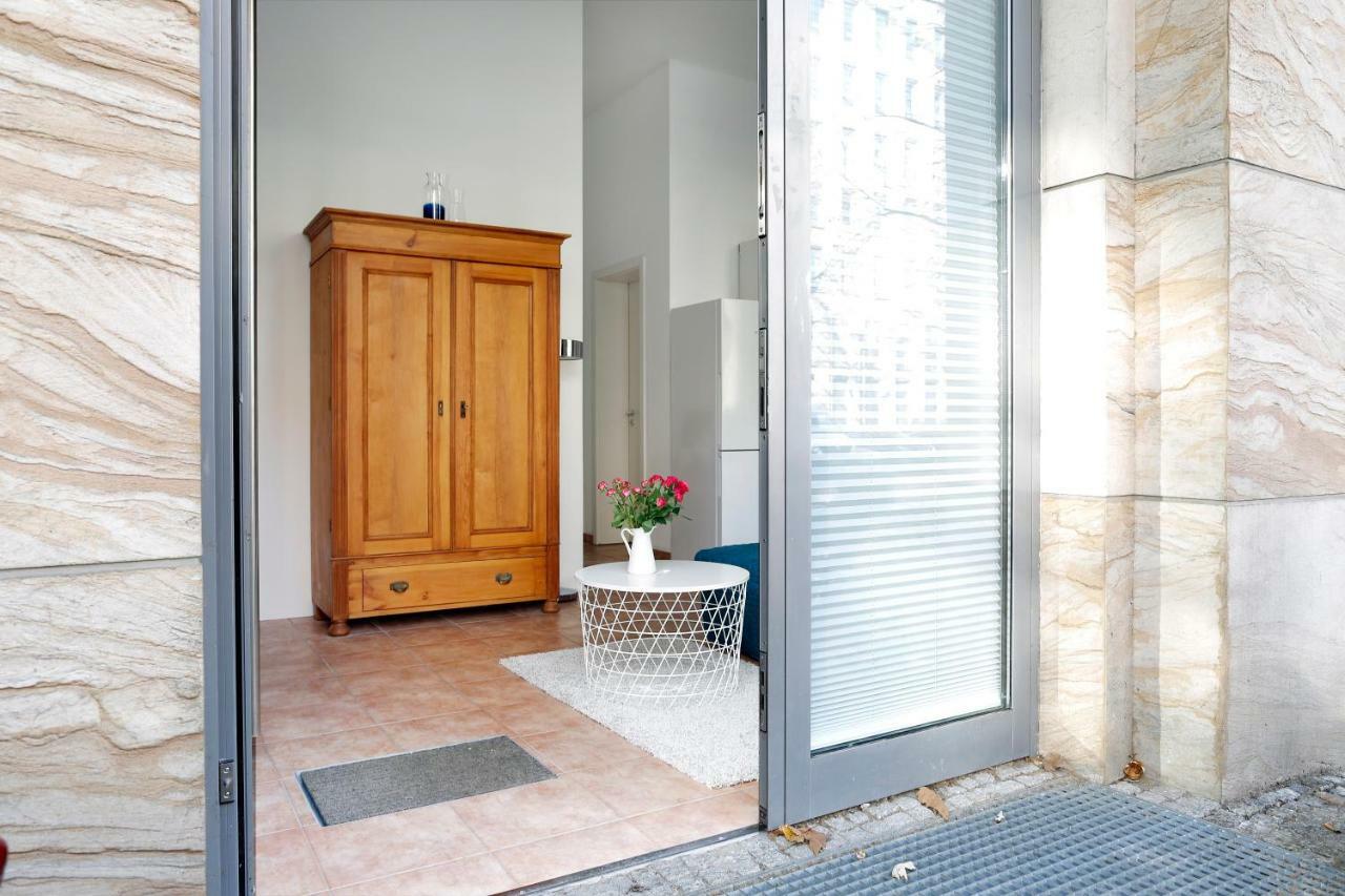 Swine By Rockchair Apartments L Superhost Status L Cozy Family & Business Flair In City Center "Mitte" Modern Studio Boxspringbed Welcomes You! Βερολίνο Εξωτερικό φωτογραφία